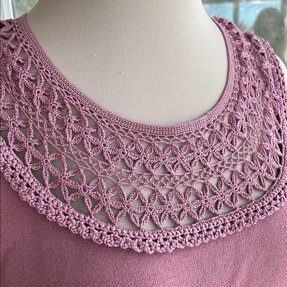 Dana Buchman Women's Pink Sleeveless Top With Crochet Neck, Size Petite Large - Picture 5 of 8